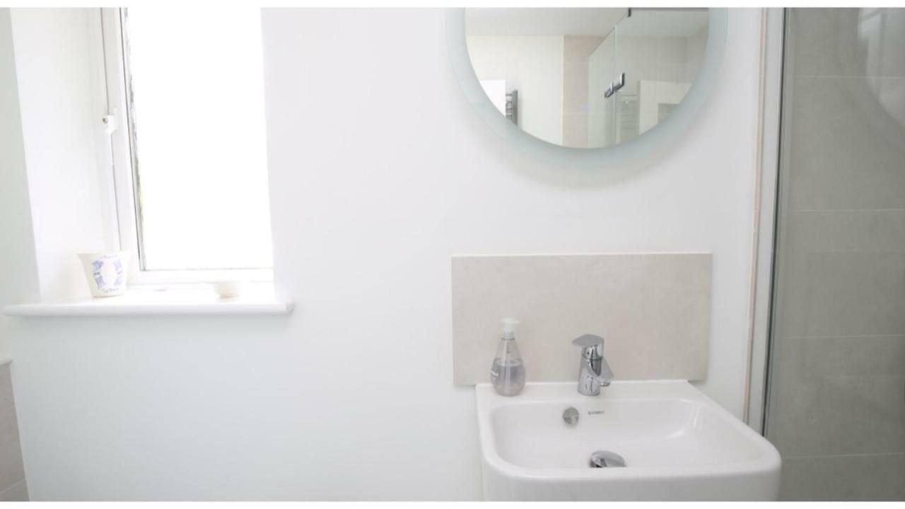 ★ Luxury Oxford Apartment ★ Sleeps 4, Free Parking ภายนอก รูปภาพ